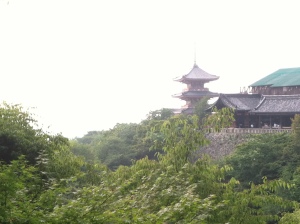 Kiyomizu-dera and the adjacent pagoda